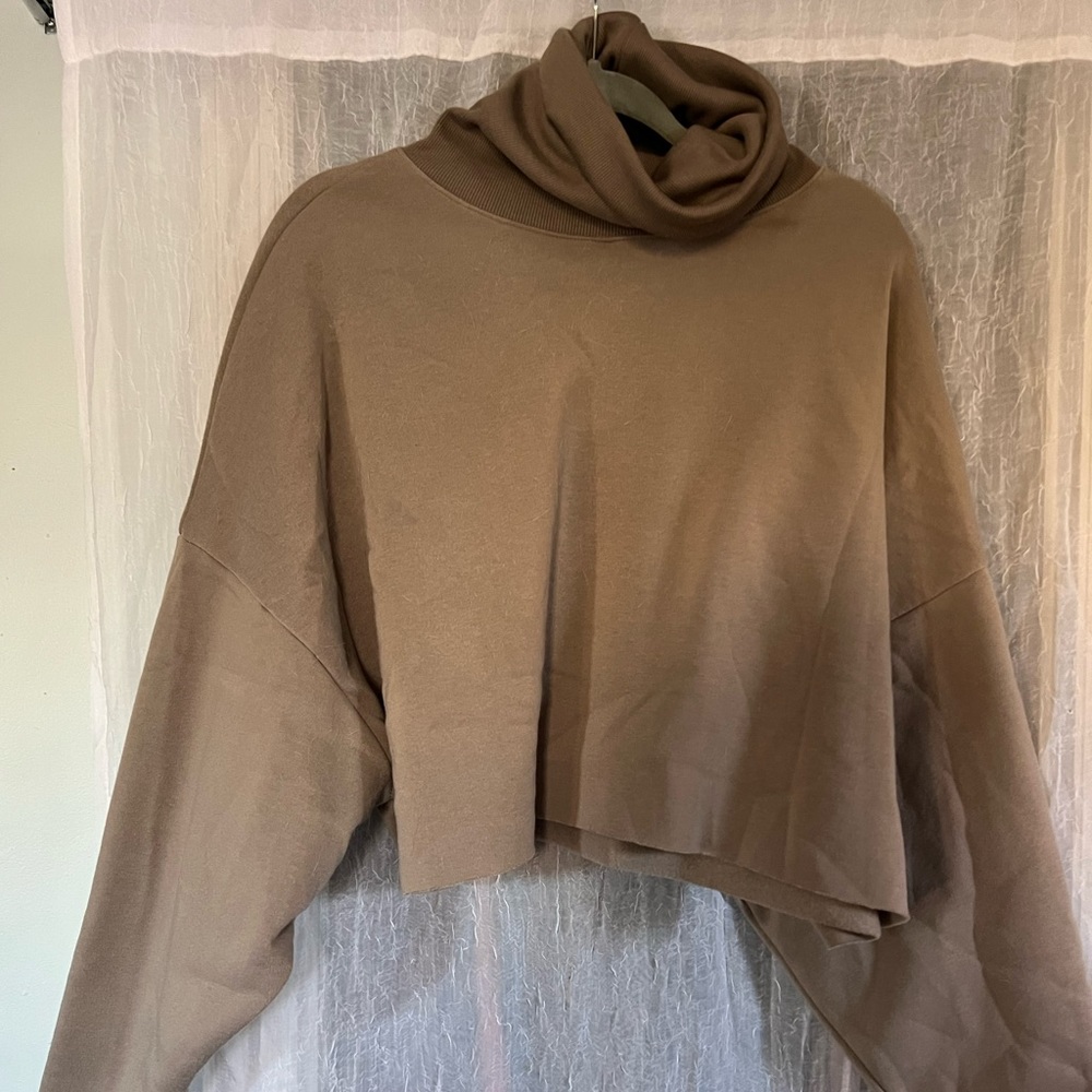 Oak + Fort cropped turtleneck